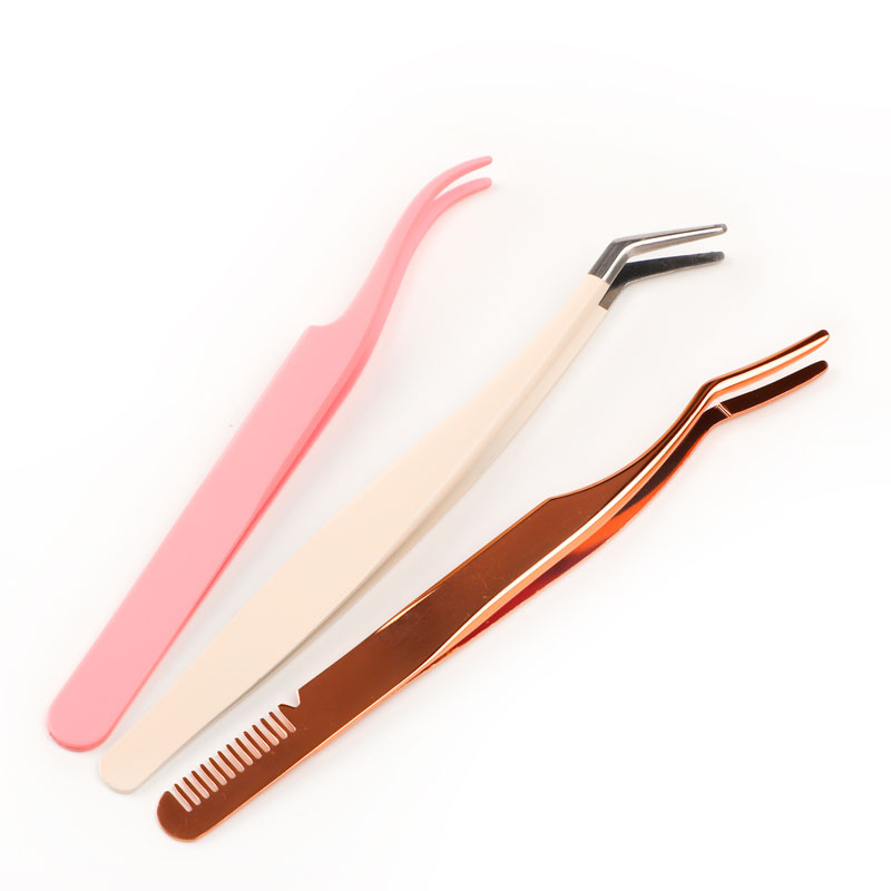 ما هي الصفات التي يجب أن تمتلكها ملاقط الرموش الاحترافية؟